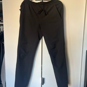 Men’s lululemon license to train slim joggers dark brown size small